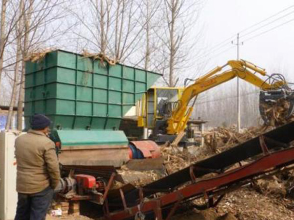 山東青島樹墩破碎機現場